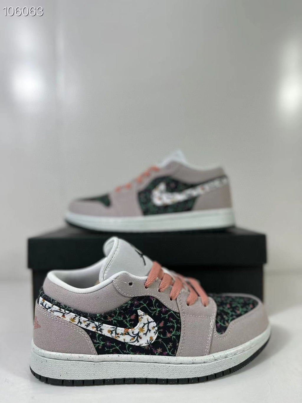 Air Jordan 1 Low SE GS Platinum Violet Sneakers FJ3445-001 - product image from the listing.