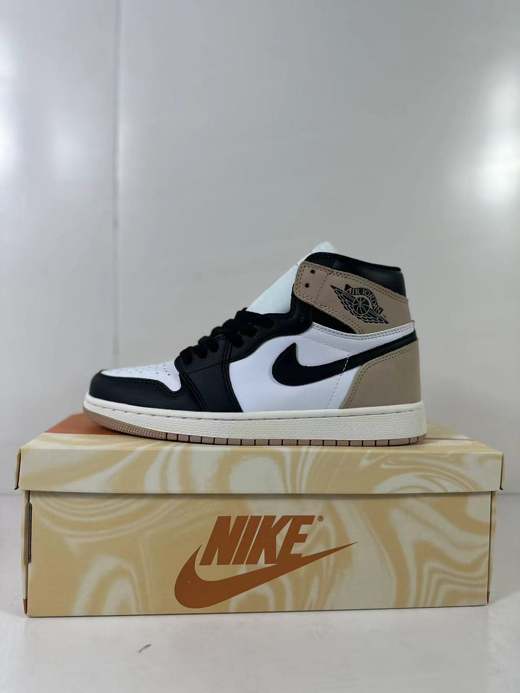 Air Jordan 1 High OG Sneakers Brown Black FD2596-021 - product image from the listing.