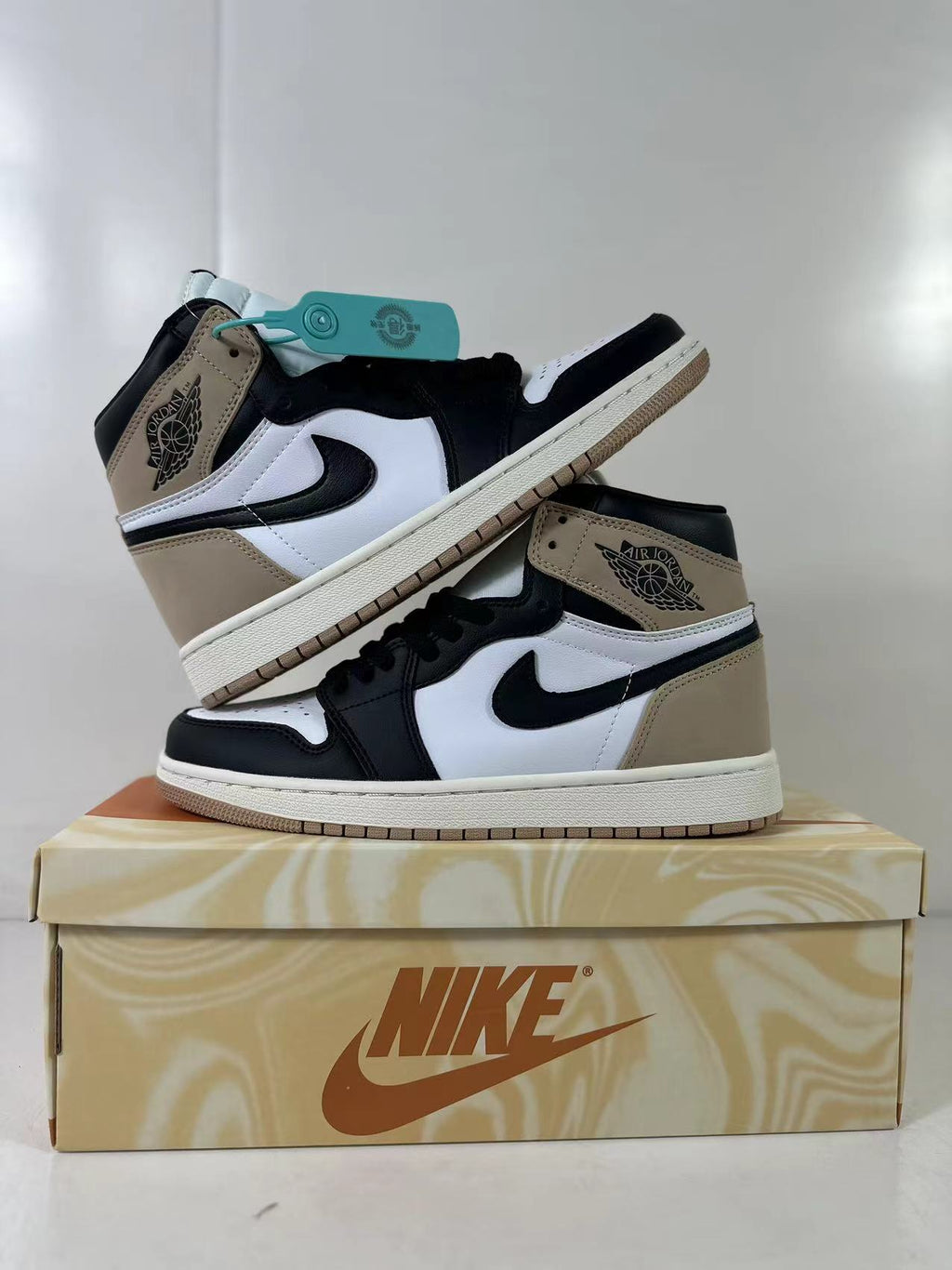 Air Jordan 1 High OG Sneakers Brown Black FD2596-021 - product image from the listing.