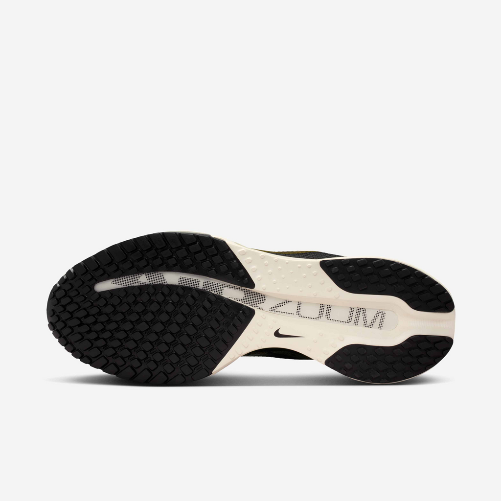 Zebra — Nike Pegasus Premium Sneaker IQ0368-010