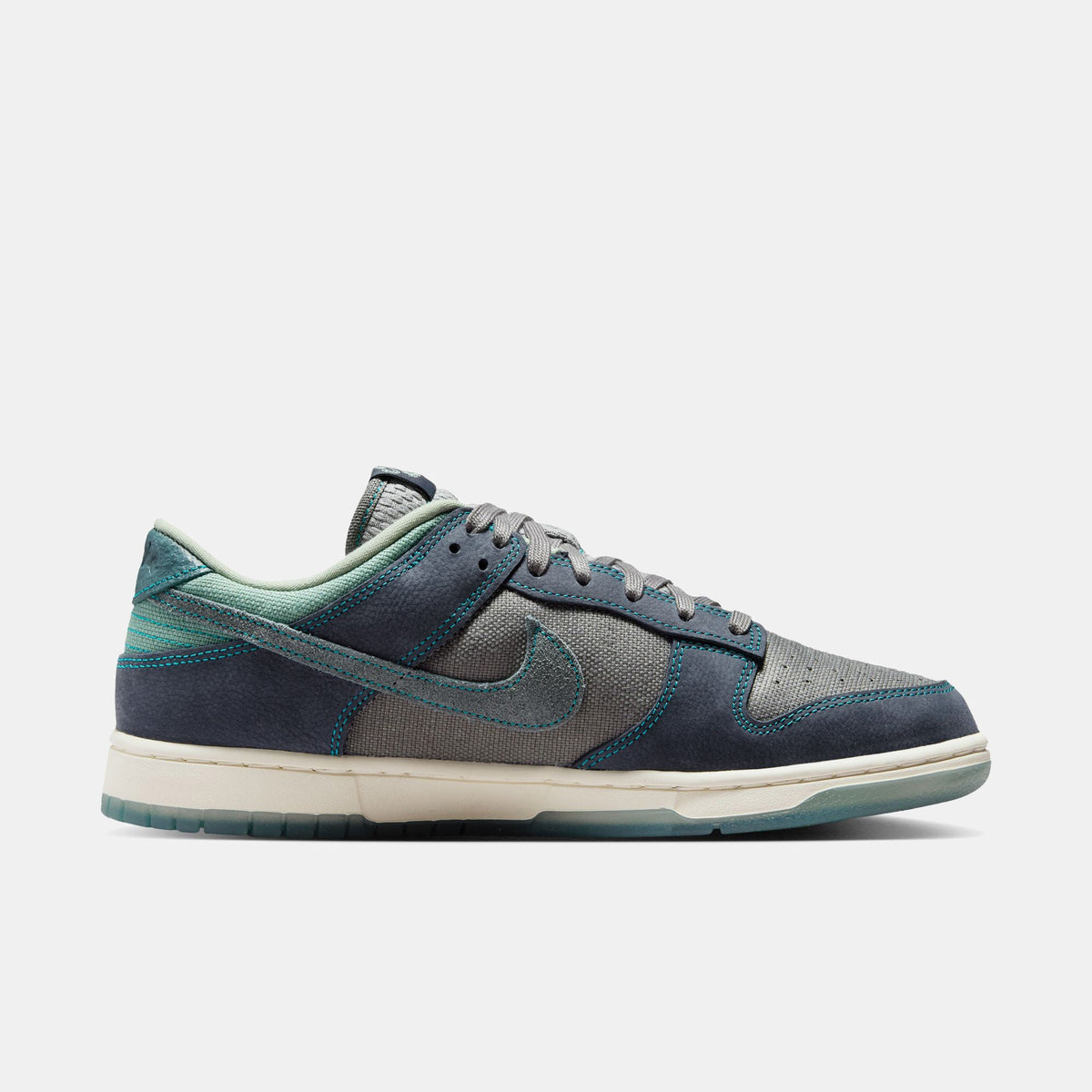 Pencil Point — Nike Dunk Low Retro SE Sneaker IH1942-002