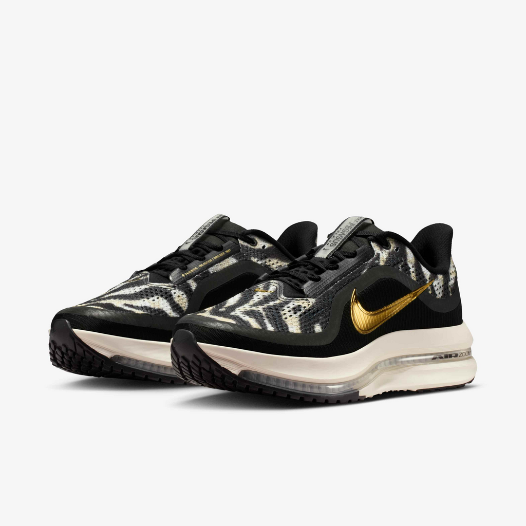 Zebra — Nike Pegasus Premium Sneaker IQ0368-010