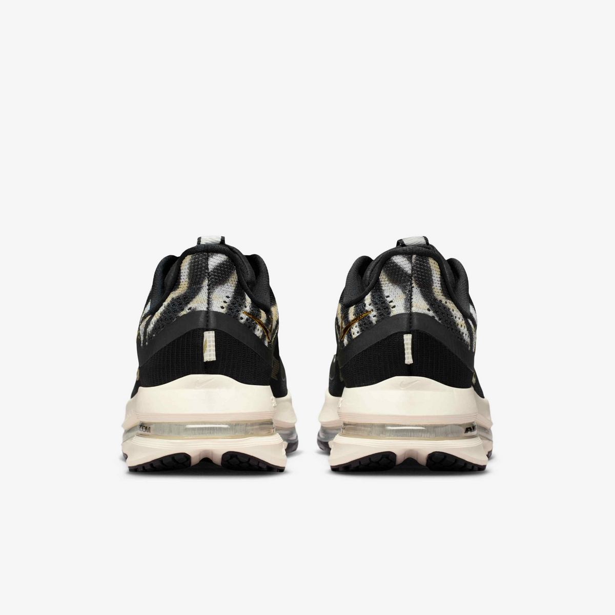 Zebra — Nike Pegasus Premium Sneaker IQ0368-010