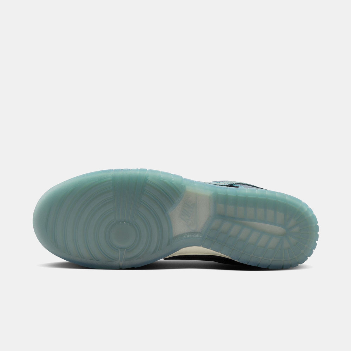 Pencil Point — Nike Dunk Low Retro SE Sneaker IH1942-002