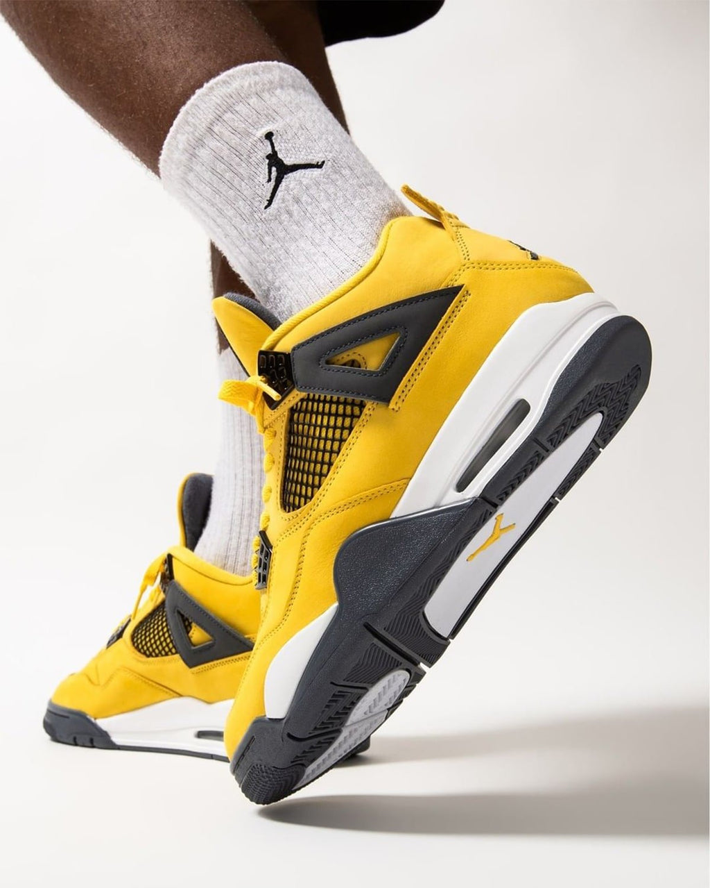 Lightning (2021) — Jordan 4 Retro