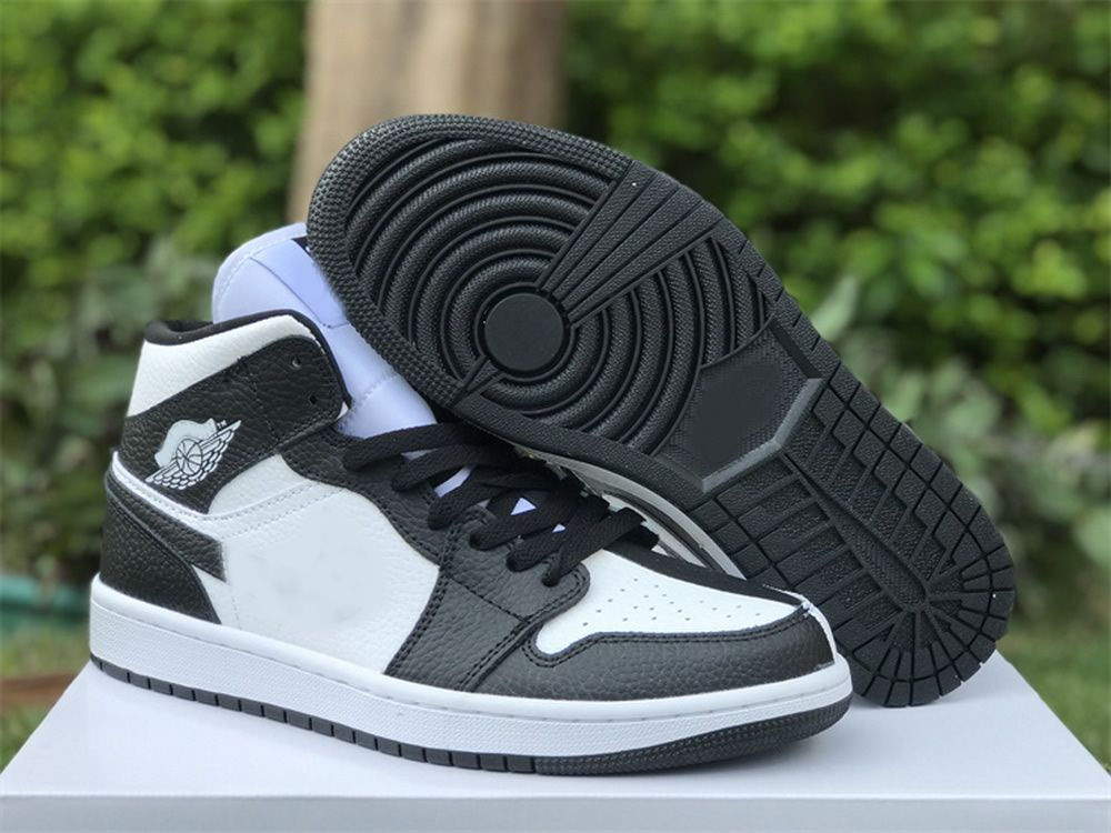 Se Split Black White — Women's Air Jordan 1 Mid