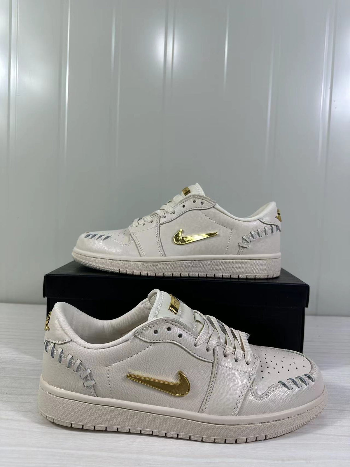 Air Jordan 1 Low White Gold FN5032-200 - product image from the listing.