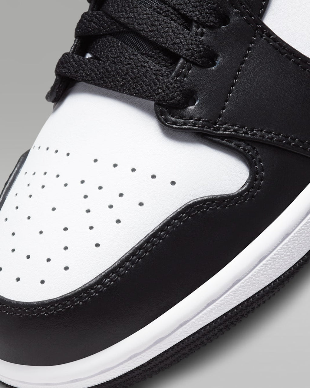 Black/White — Air Jordan 1 Low 553558-040