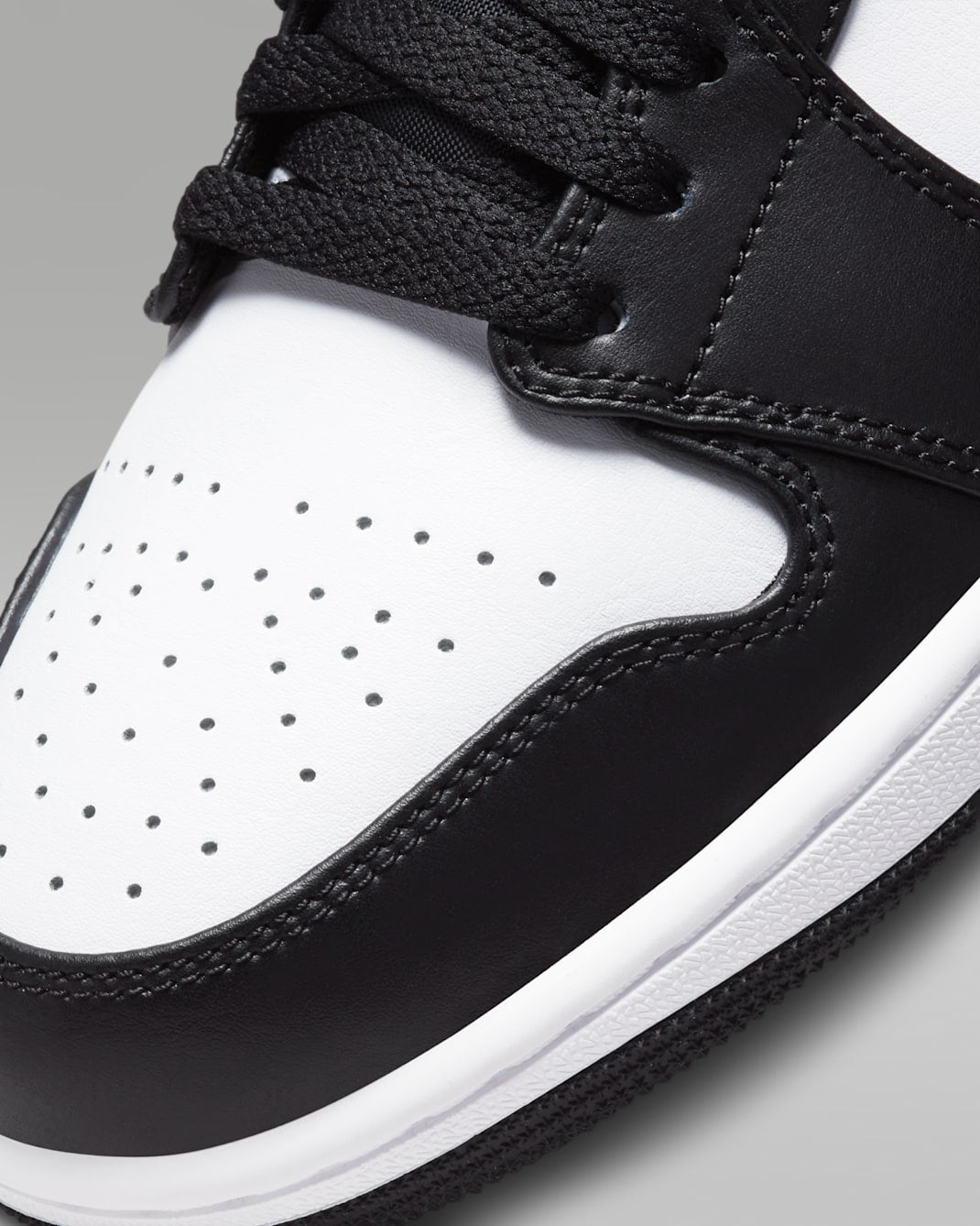 Black/White — Air Jordan 1 Low 553558-040