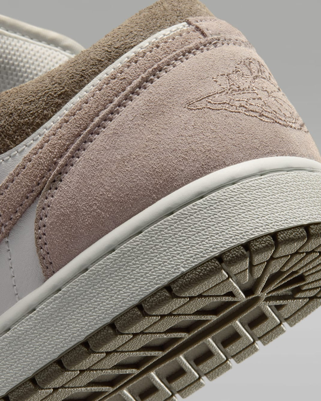 Olive Grey — Air Jordan 1 Low 553558-046