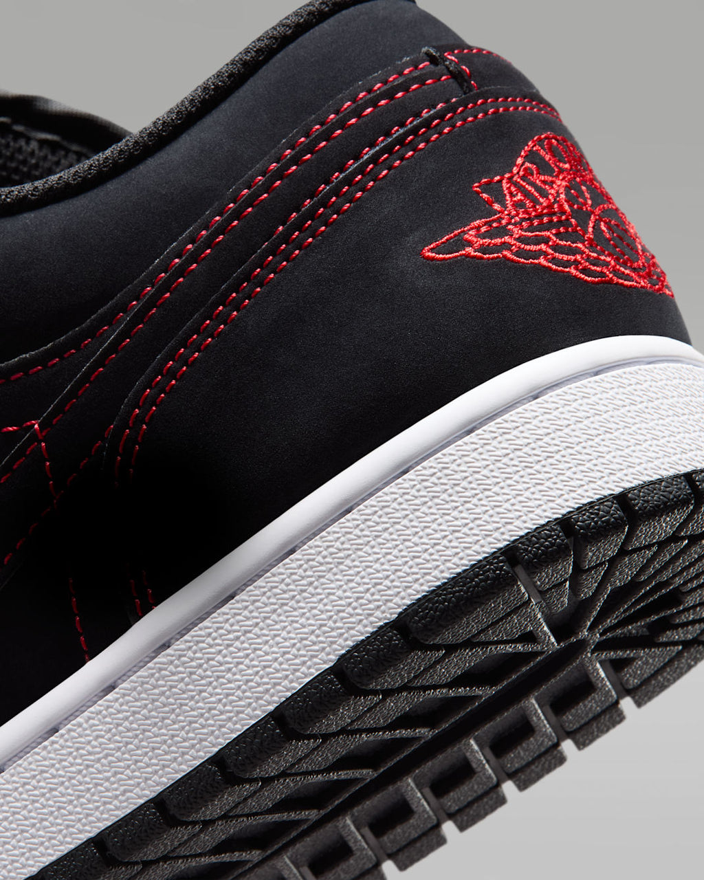 Bloodline — Air Jordan 1 Low 553558-076