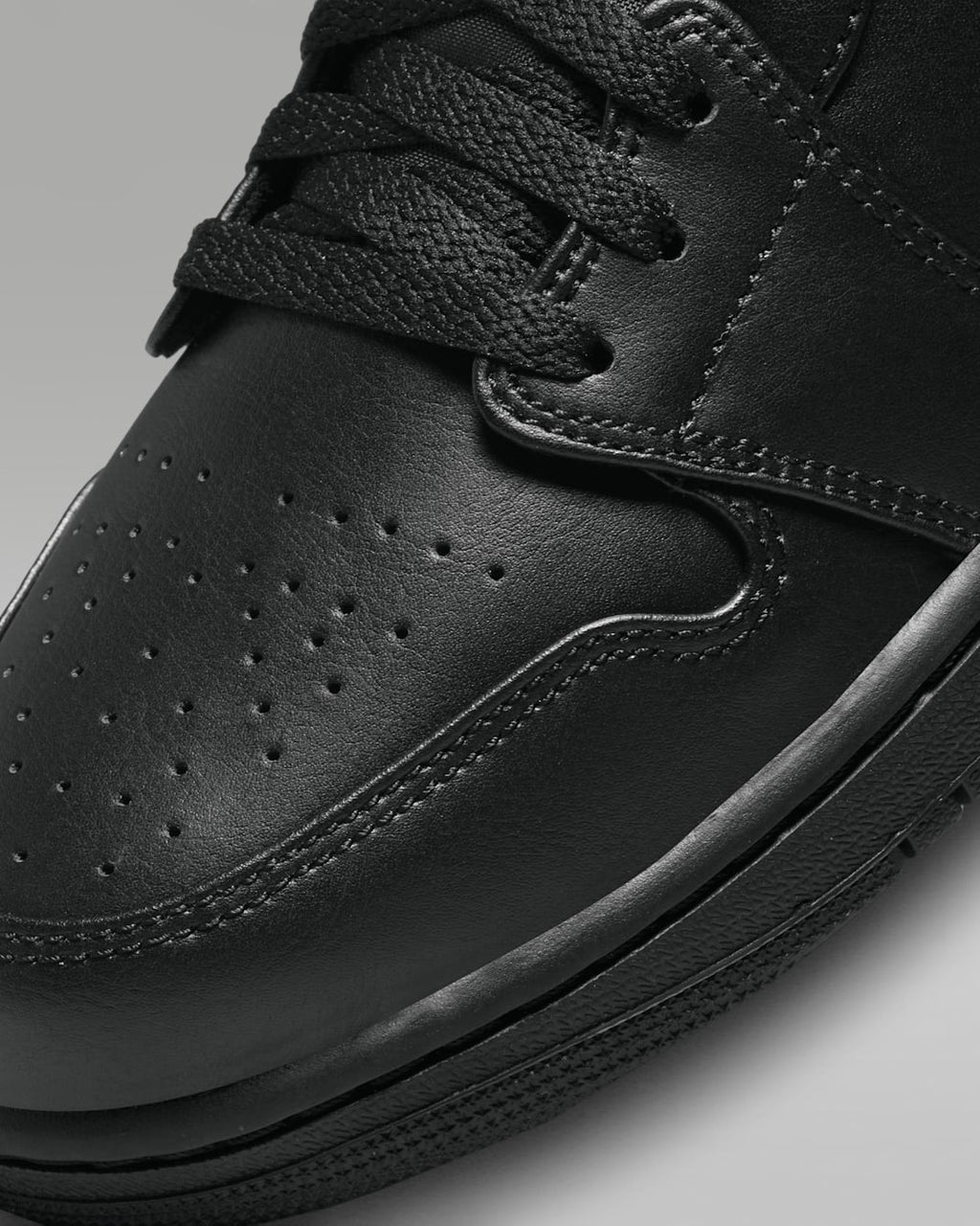 Black — Air Jordan 1 Mid 554724-093