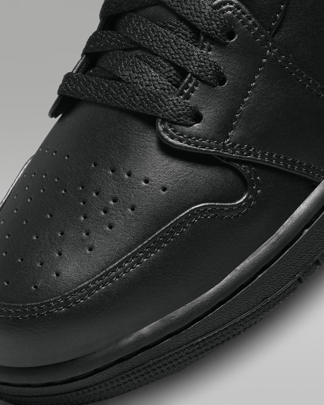 Black — Air Jordan 1 Mid 554724-093