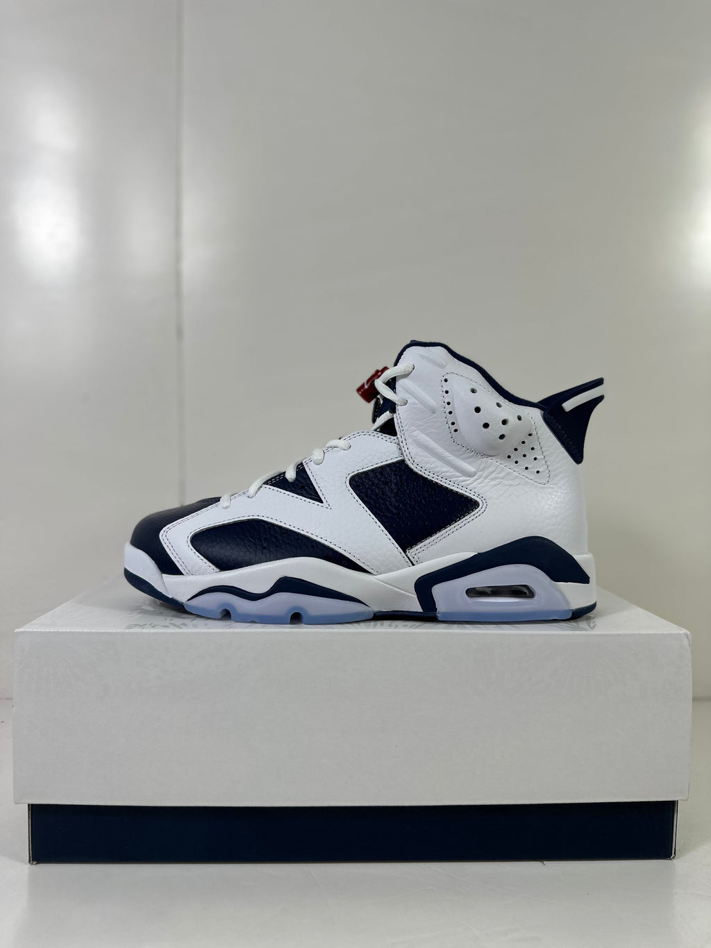 Air Jordan 6 Retro Olympic London Sneakers White Navy CT8529-164 - product image from the listing.