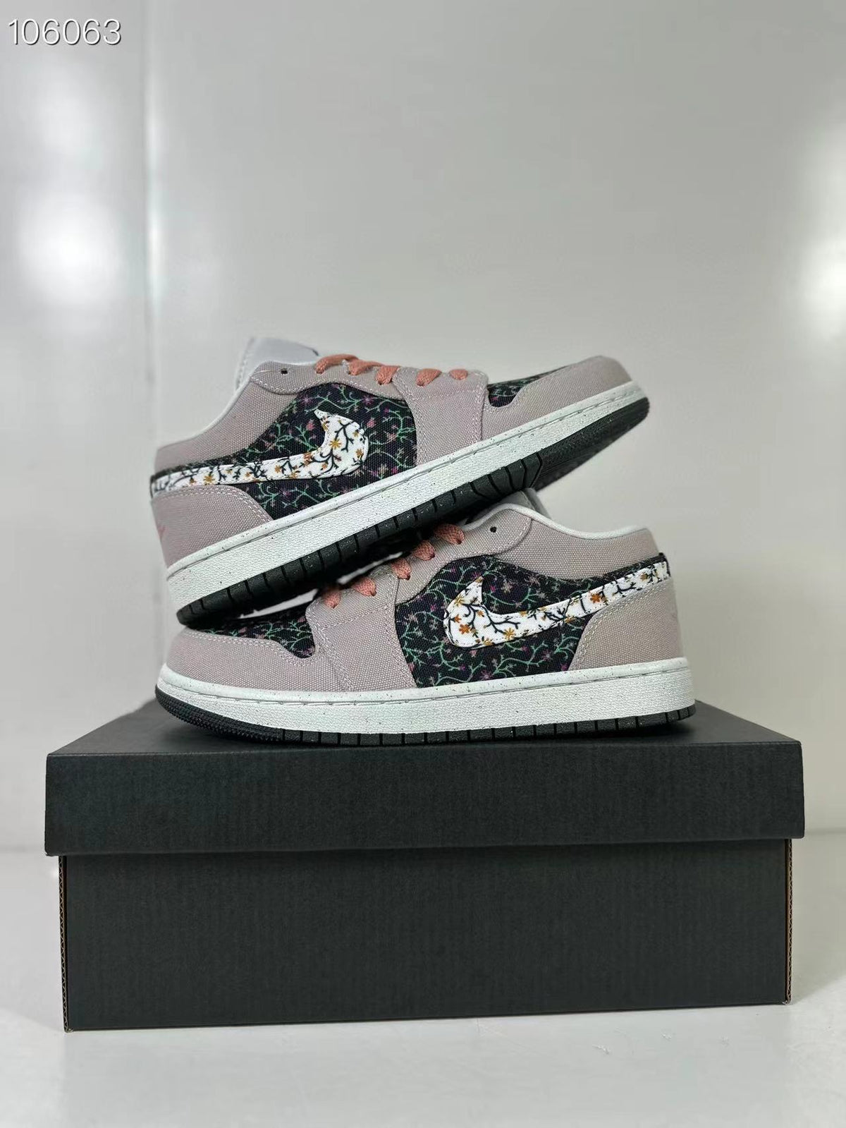 Air Jordan 1 Low SE GS Platinum Violet Sneakers FJ3445-001 - product image from the listing.
