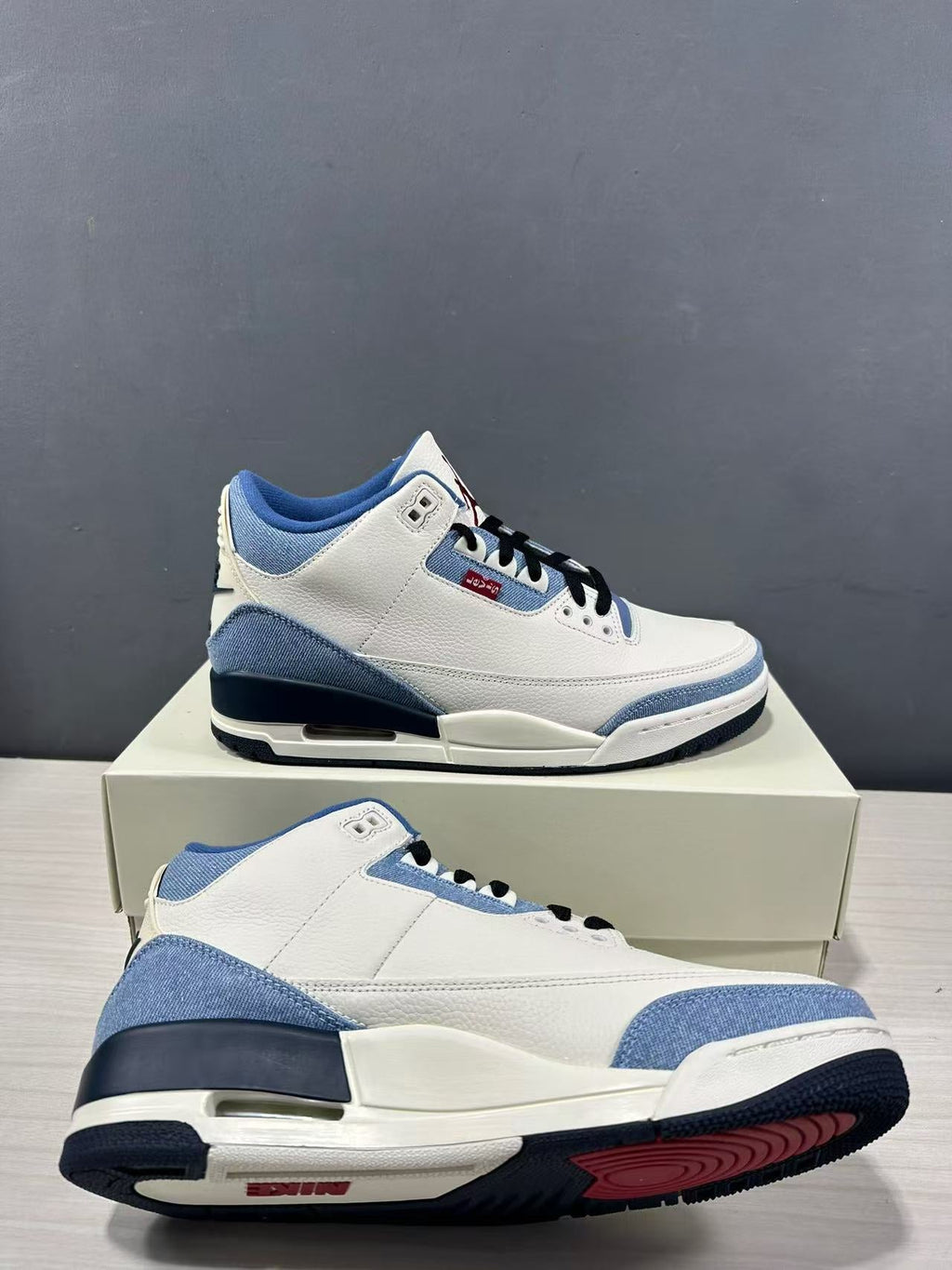 Air Jordan 3 Retro SP Sneakers White Blue IR0912-400 - product image from the listing.