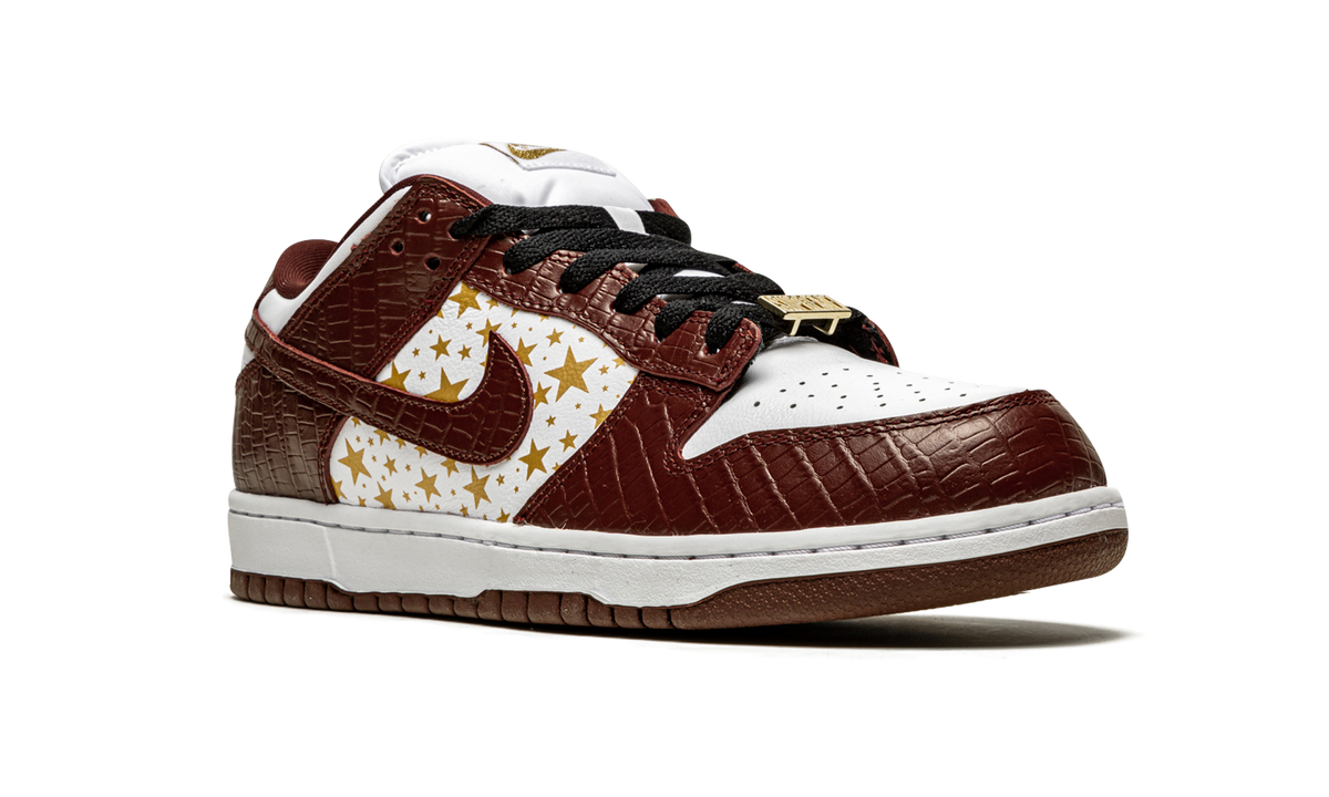 "Supreme - Stars - Barkroot Brown" SB Dunk Low DH3228 103 - product image from the listing.