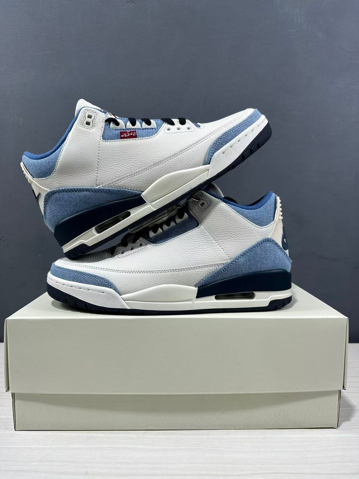 Air Jordan 3 Retro SP Sneakers White Blue IR0912-400 - product image from the listing.