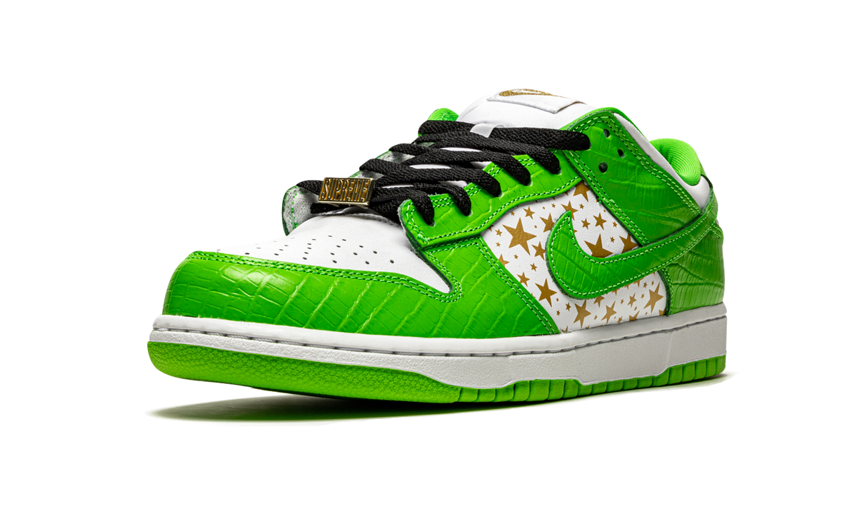 "Supreme - Stars - Mean Green" SB Dunk Low DH3228 101 - product image from the listing.