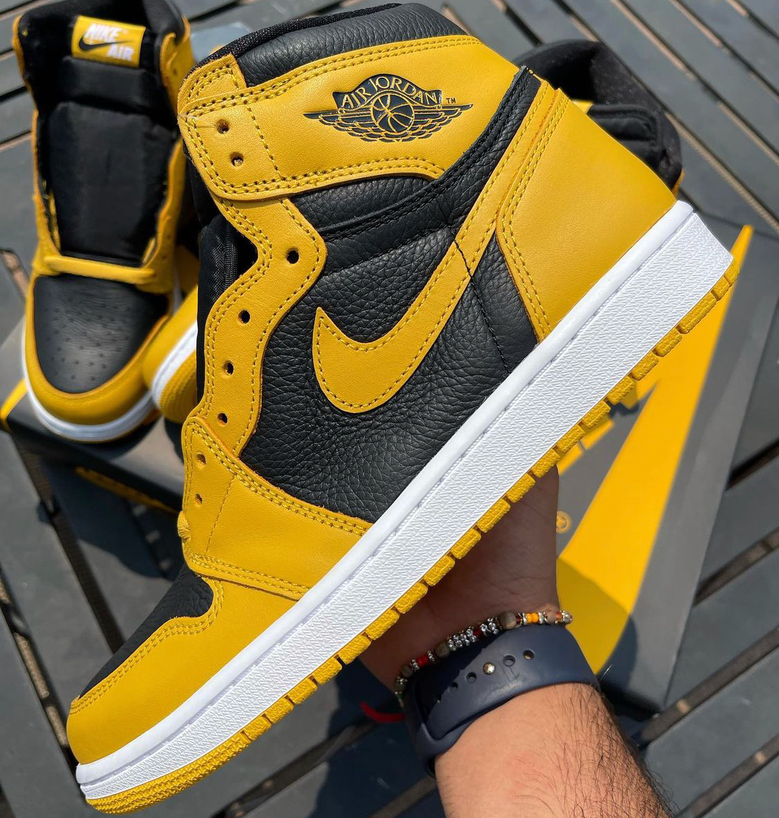 Pollen — Air Jordan 1 High OG