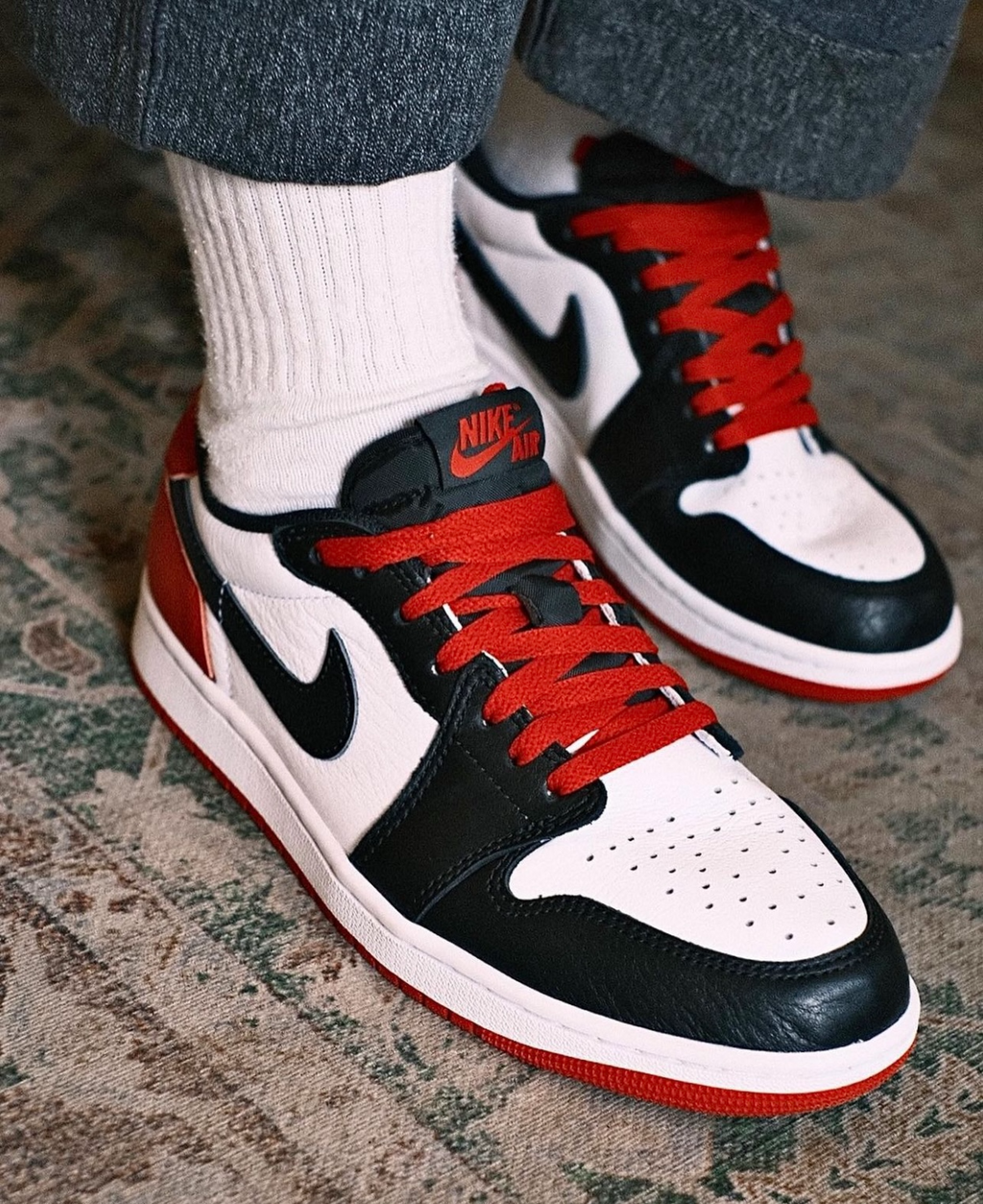Black Toe — Jordan 1 Retro Low OG