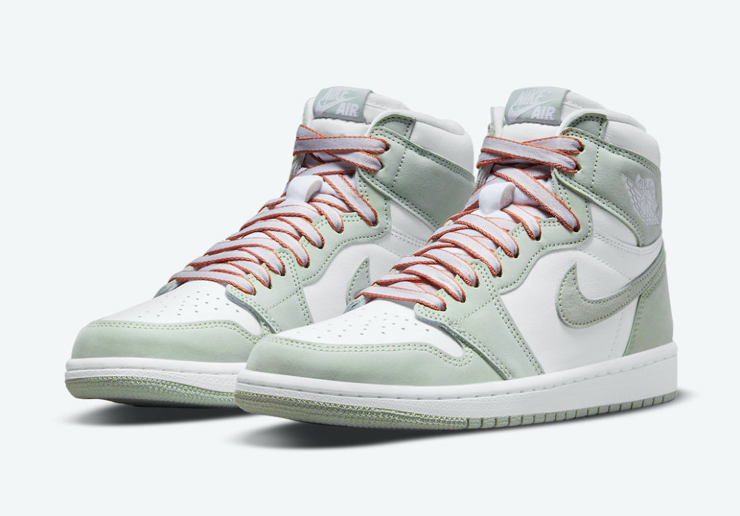 Seafoam (W) — Jordan 1 High OG