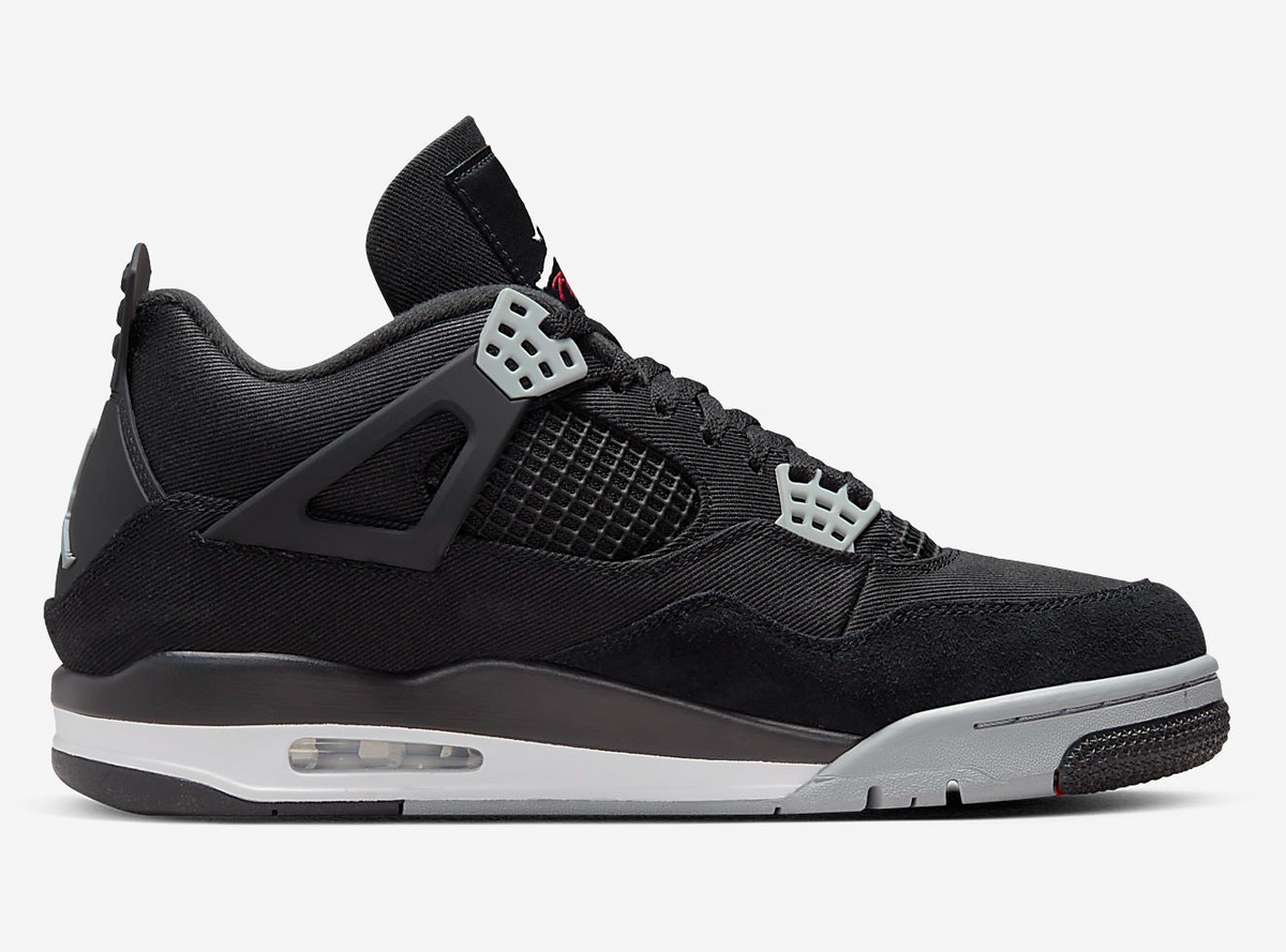 Black Canvas — Jordan 4 Retro SE