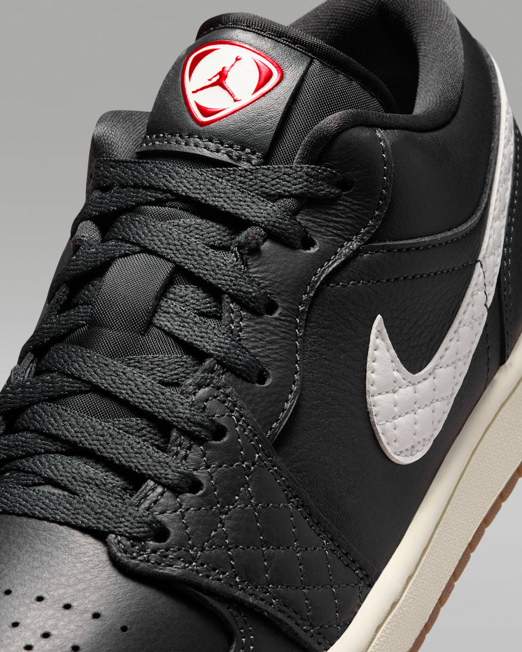 Off Noir — Air Jordan 1 Low SE IO2047-001
