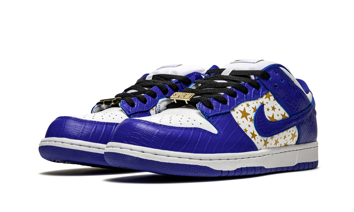 "Supreme - Stars - Hyper Blue" SB Dunk Low DH3228 100 - product image from the listing.