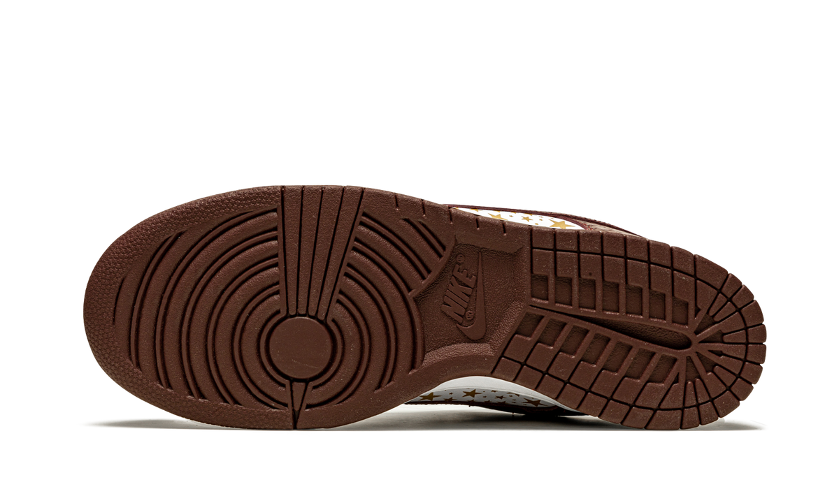 "Supreme - Stars - Barkroot Brown" SB Dunk Low DH3228 103 - product image from the listing.