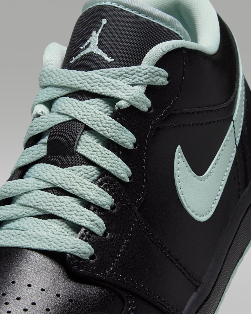 Black Pistachio Frost — Air Jordan 1 Low Sneakers DC0774-008