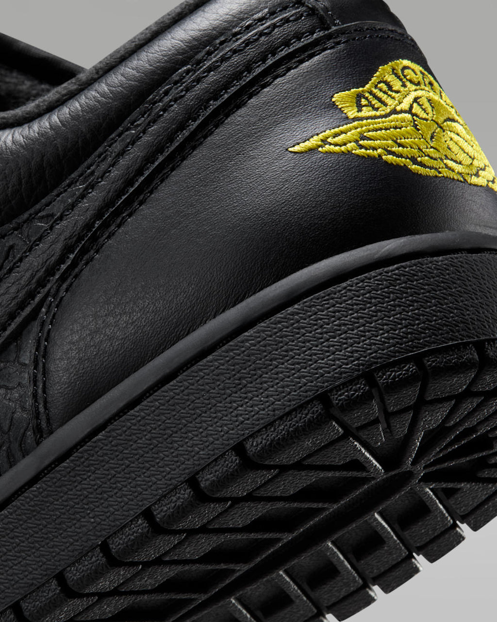 Elephant Print — Air Jordan 1 Low IM6568-010