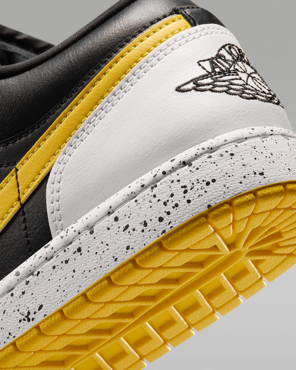Men's Shoes - Black/White/Tour Yellow — Air Jordan 1 Low SE IX3529-010