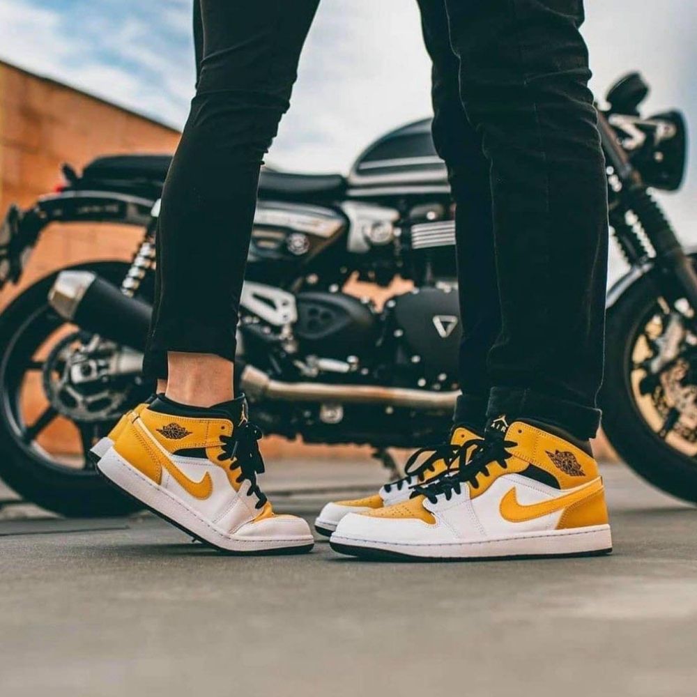 University Gold White Black — Air Jordan 1 Mid — product image