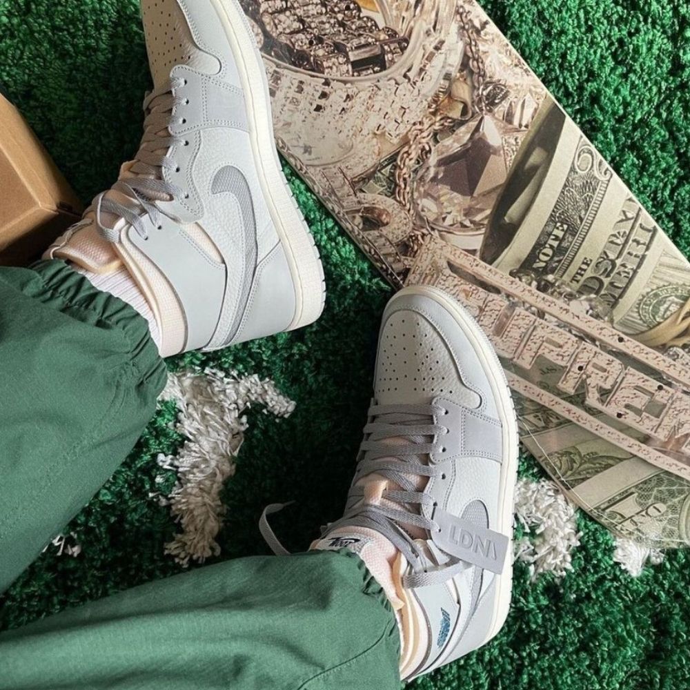 Zoom Air CMFT London Dust Grey — Air Jordan 1 High — product image