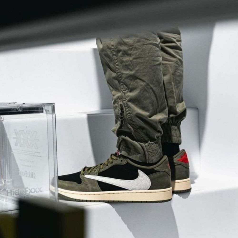 Travis Scott x Air Jordan 1 OG Low Black Olive — product image