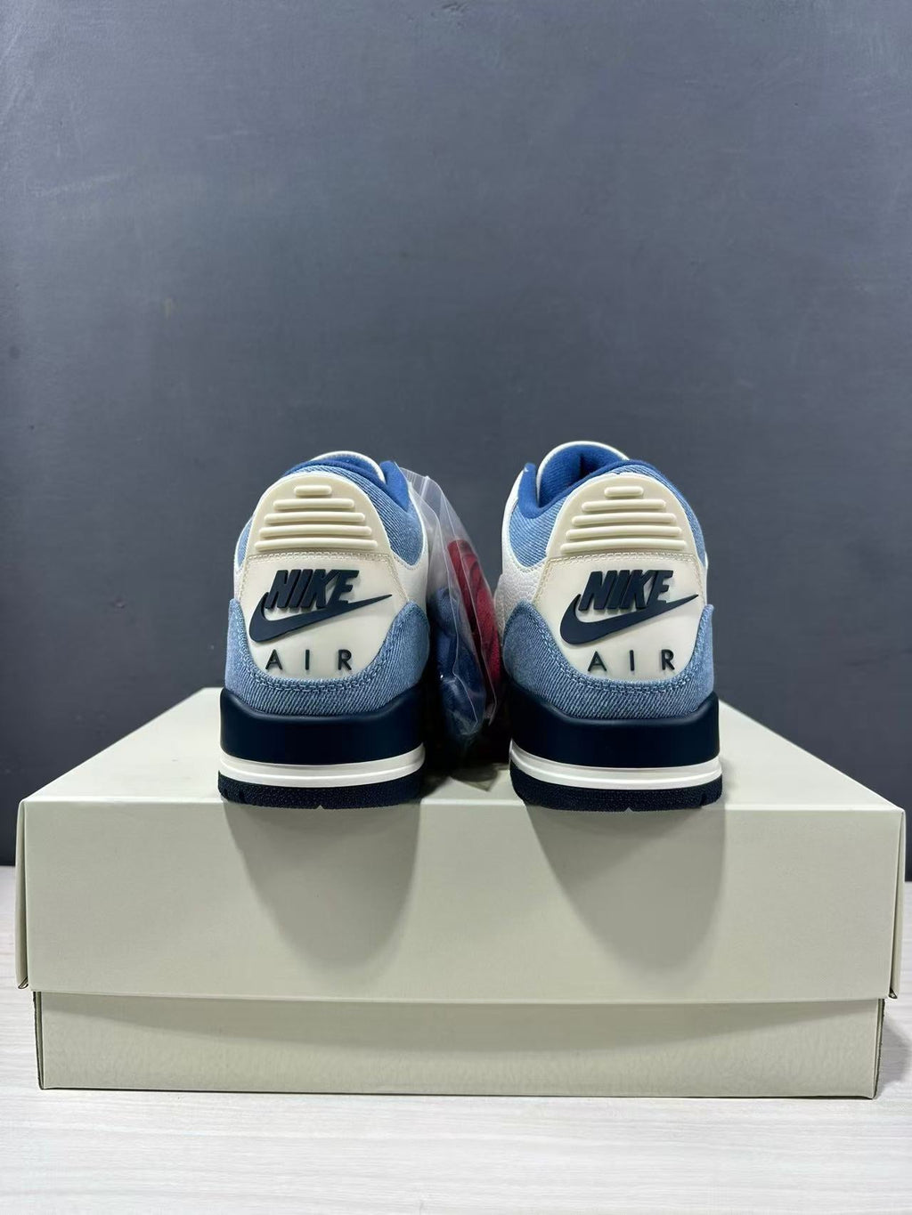 Air Jordan 3 Retro SP Sneakers White Blue IR0912-400 - product image from the listing.