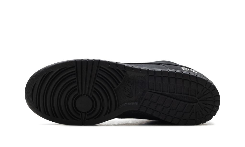 "Supreme - Black" SB Dunk Low HQ8487 001 - product image from the listing.