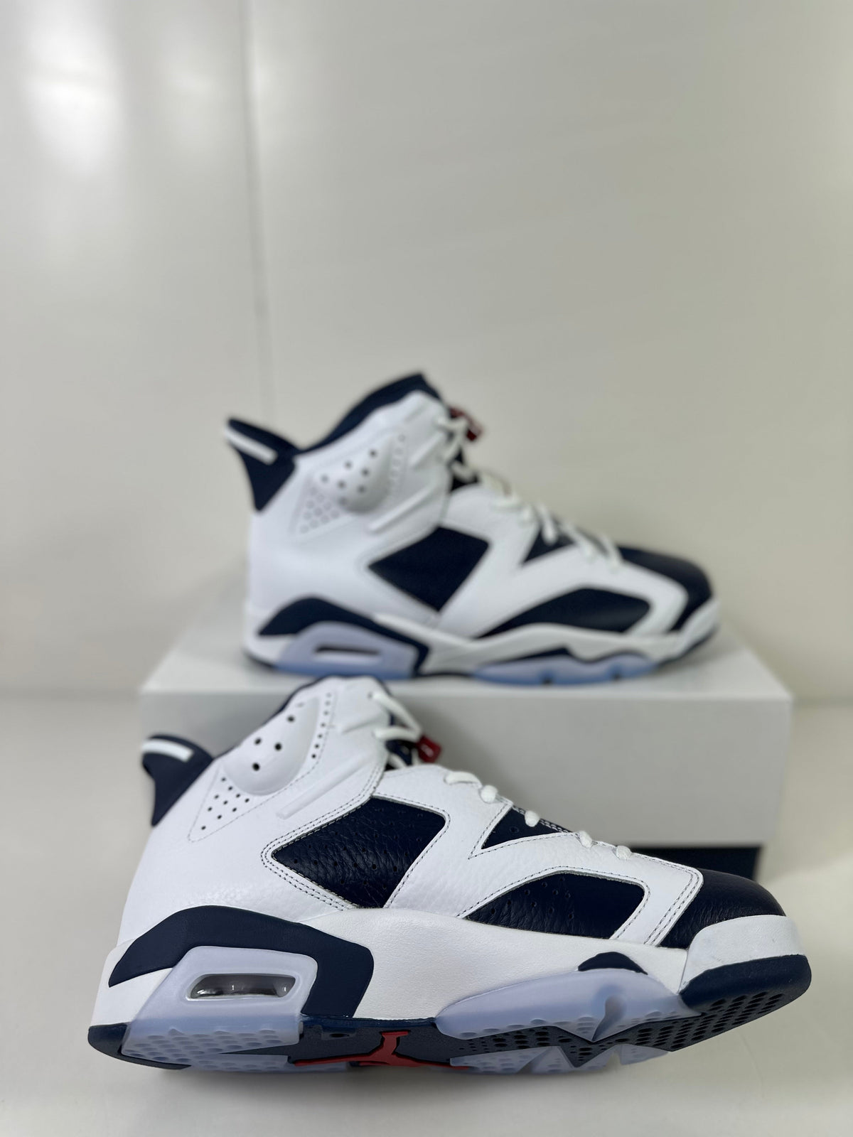 Air Jordan 6 Retro Olympic London Sneakers White Navy CT8529-164 - product image from the listing.