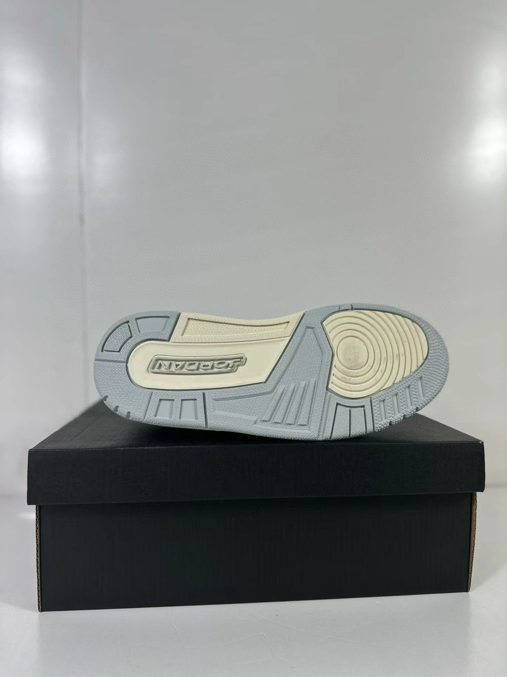 Jordan Legacy 312 Low Sneakers in Silver Yellow HJ3480-101 - product image from the listing.