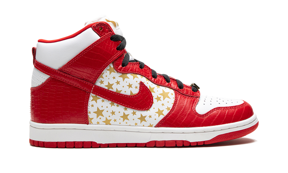"Supreme - Red Stars (2003)" SB Dunk High Pro 307385 161 - product image from the listing.