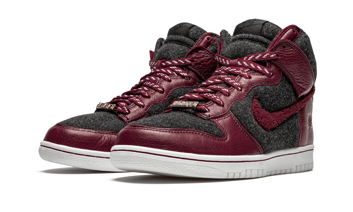 "Destroyer" Dunk High Supreme 318655 061 - product image from the listing.