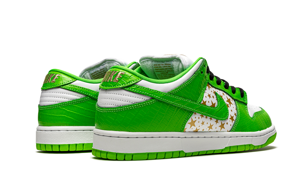 "Supreme - Stars - Mean Green" SB Dunk Low DH3228 101 - product image from the listing.
