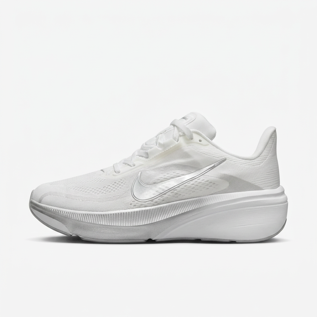 Nike White & Silver Low-Top Sneakers