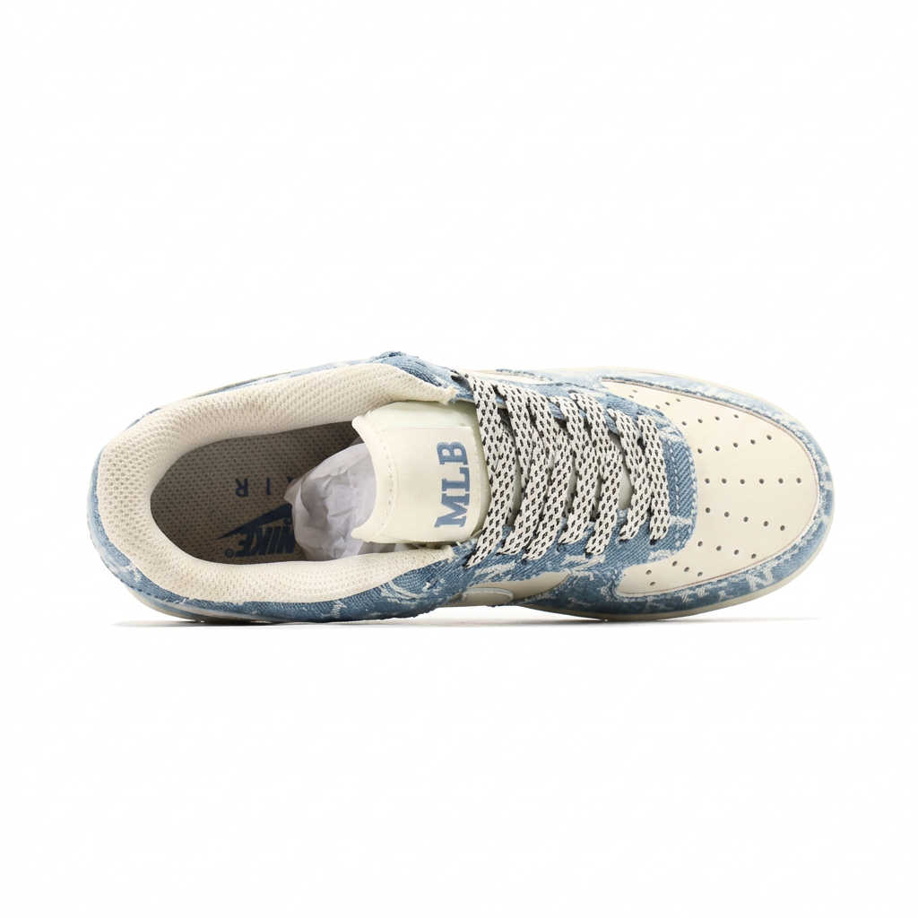 Nike Blue & Cream Patterned Low-Top Sneakers