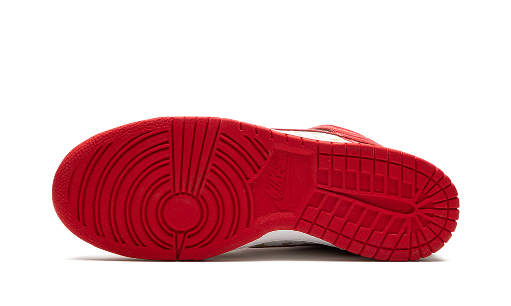 "Supreme - Red Stars (2003)" SB Dunk High Pro 307385 161 - product image from the listing.