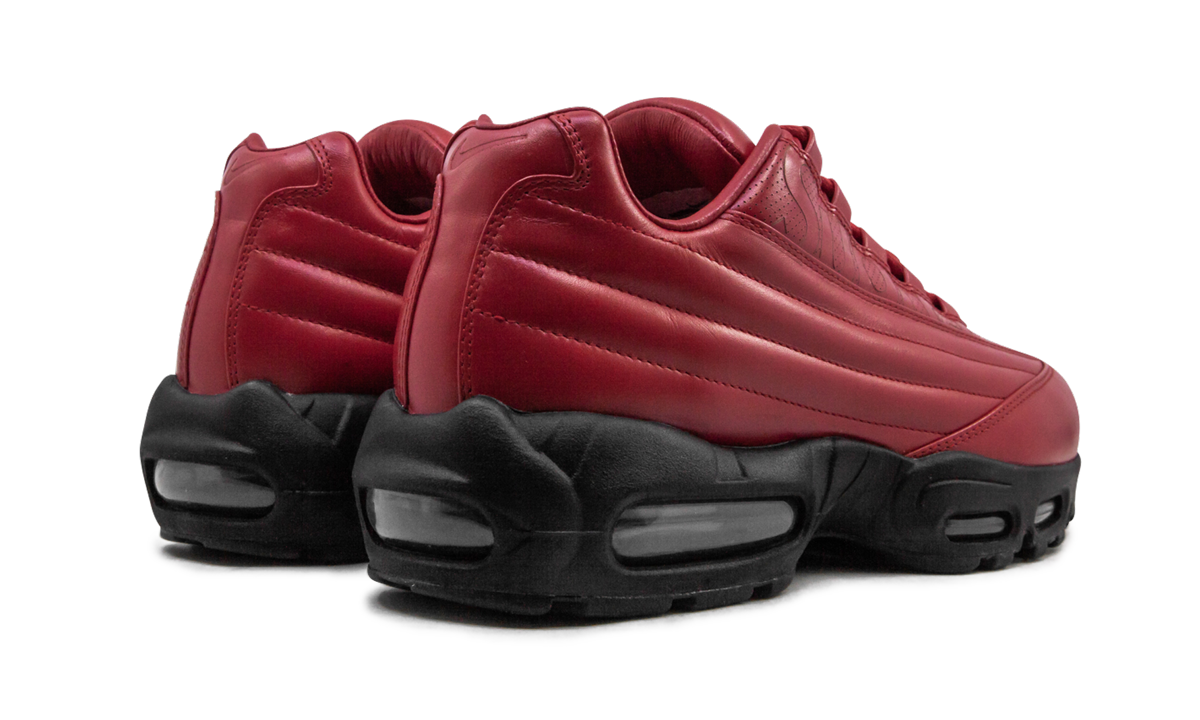 "Supreme - Red" Air Max 95 Lux CI0999 600 - product image from the listing.