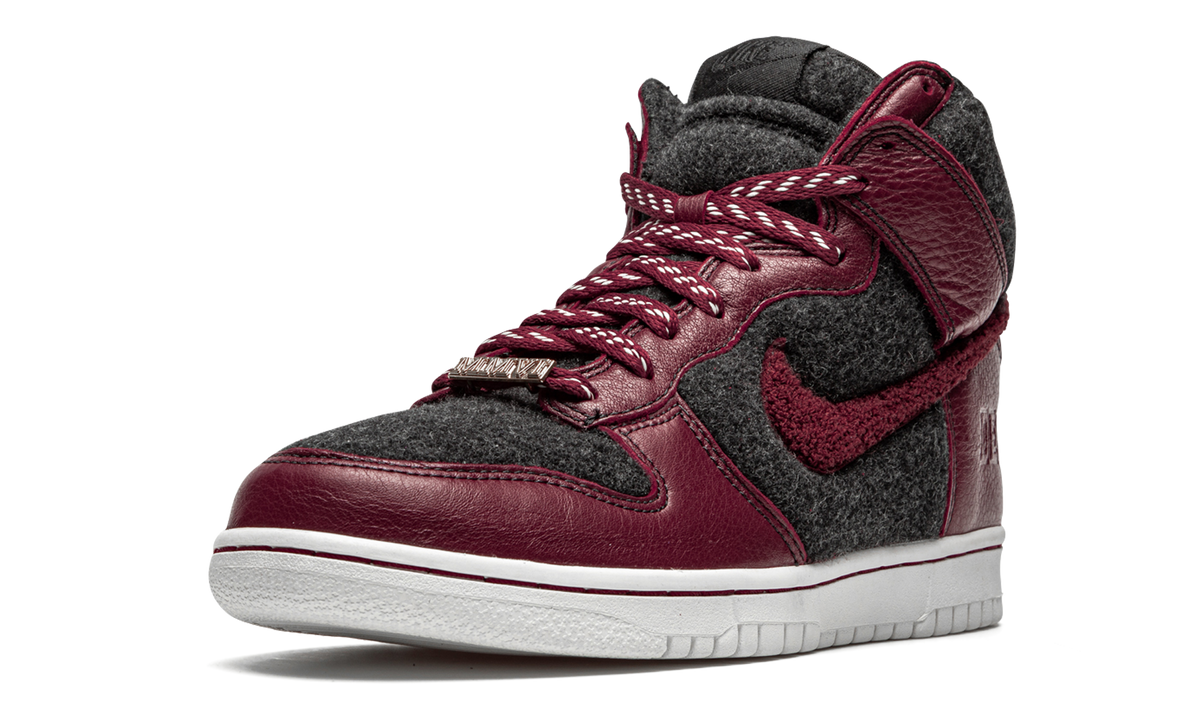 "Destroyer" Dunk High Supreme 318655 061 - product image from the listing.
