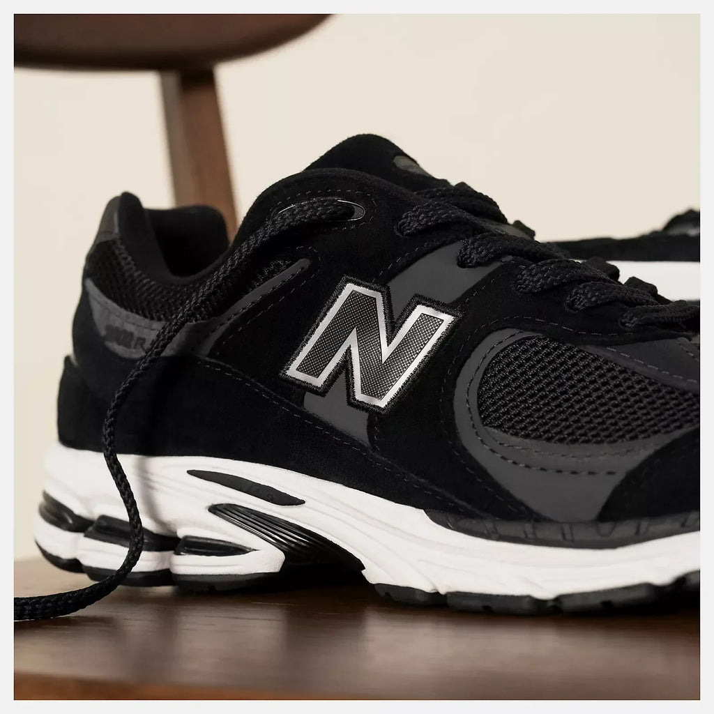 New Balance 2002R M2002RBK Black / Grey / White Sneakers