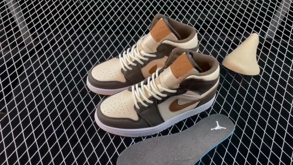 Brown Basalt Oatmeal (W) — Jordan 1 Mid SE